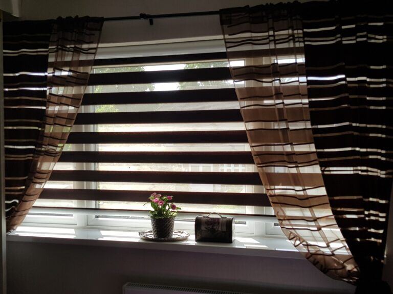 Day and night blinds with curtains, fitted by HomeDecisions